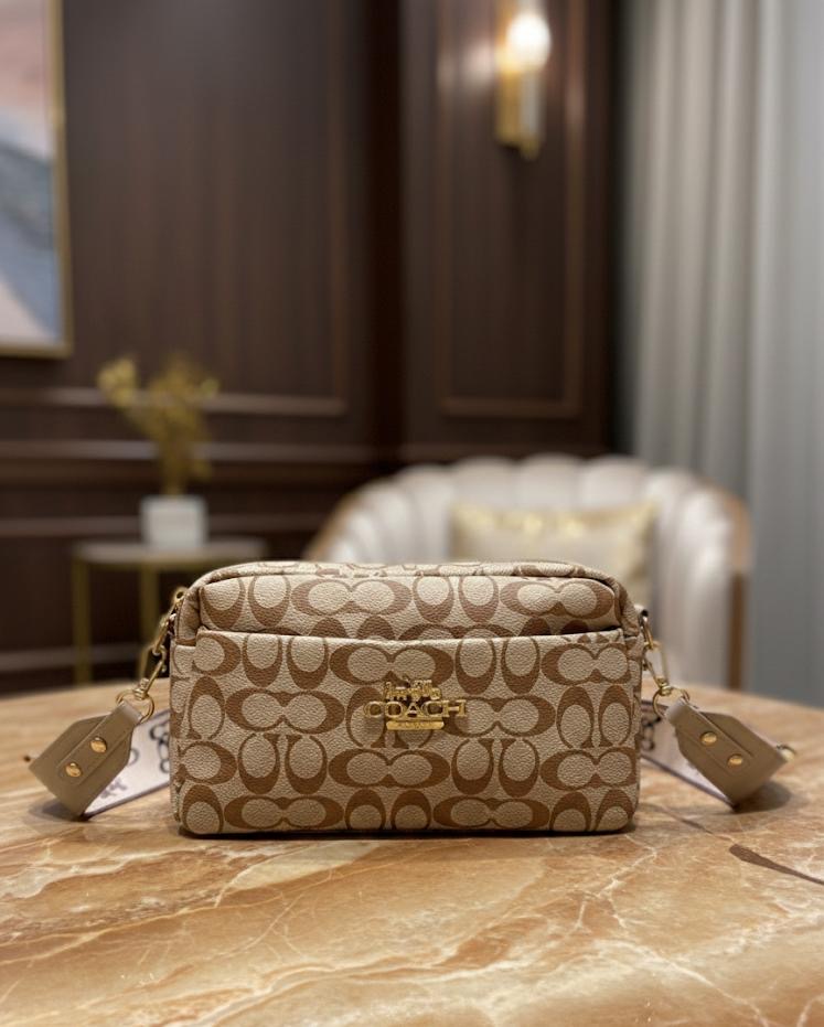 شنط COACH