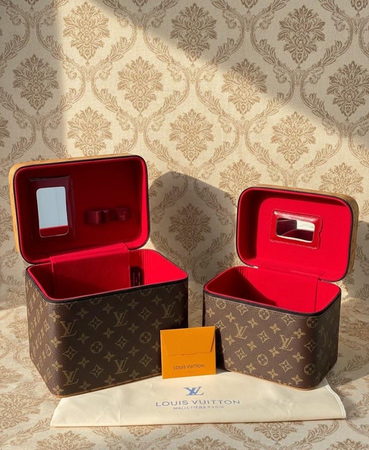 شنط مكياج Lv