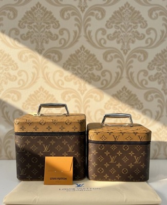 شنط مكياج Lv