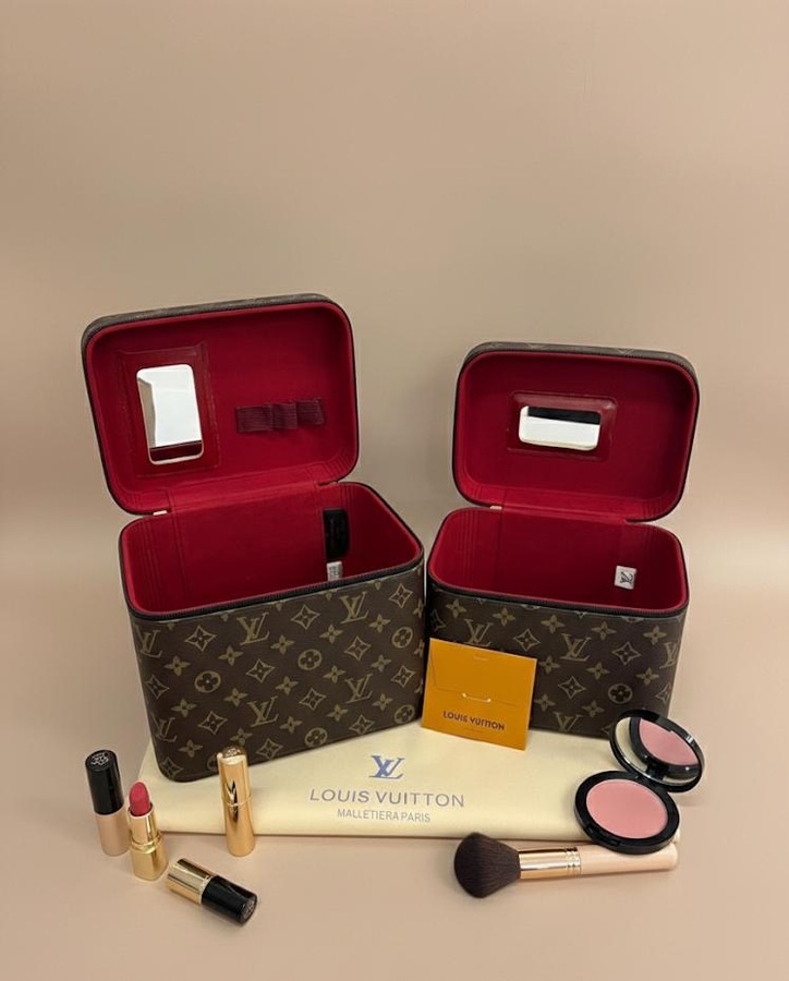 شنط مكياج Lv