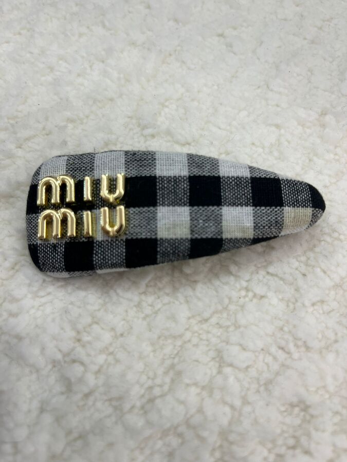 مشبك شعر miu miu