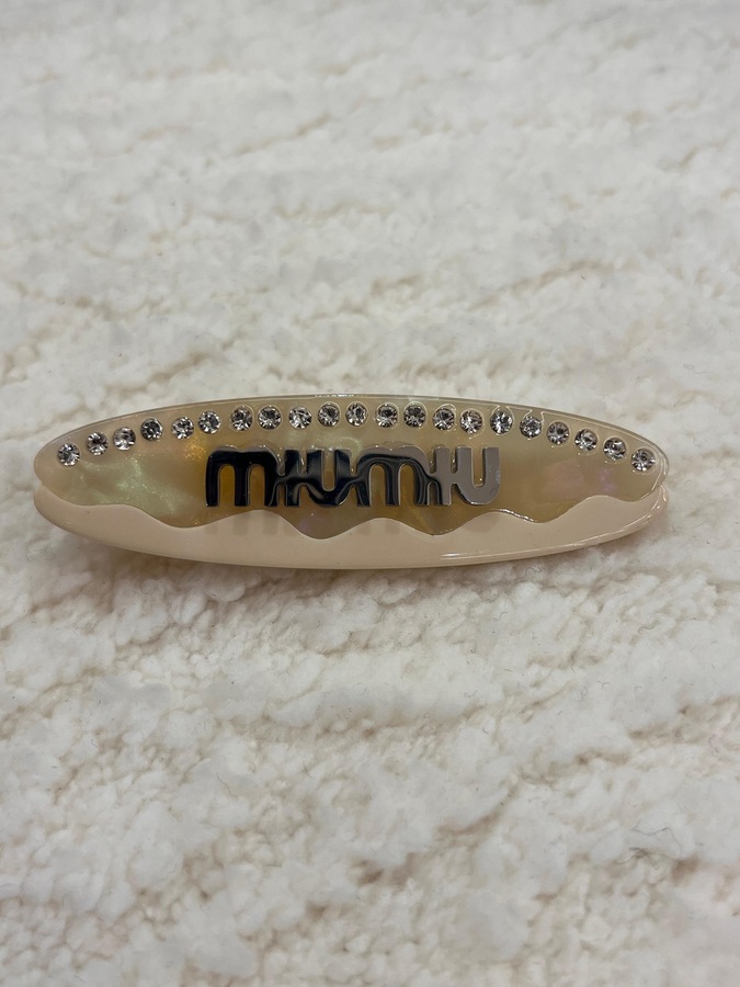 مشبك شعر miu miu