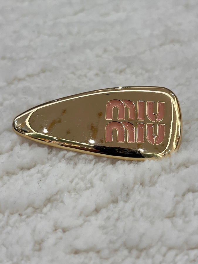 مشبك شعر miu miu
