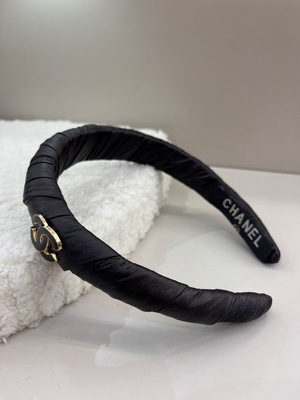 طوق شعر شانيل