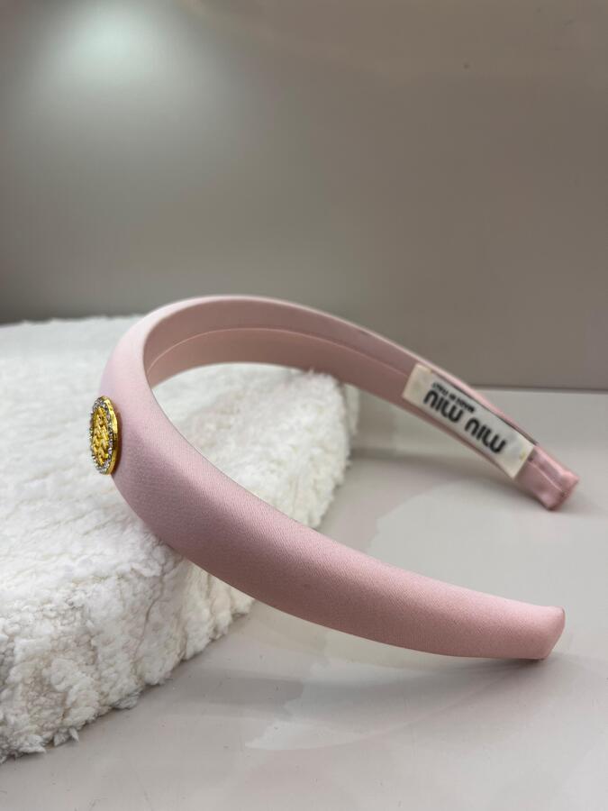 طوق شعر miu miu