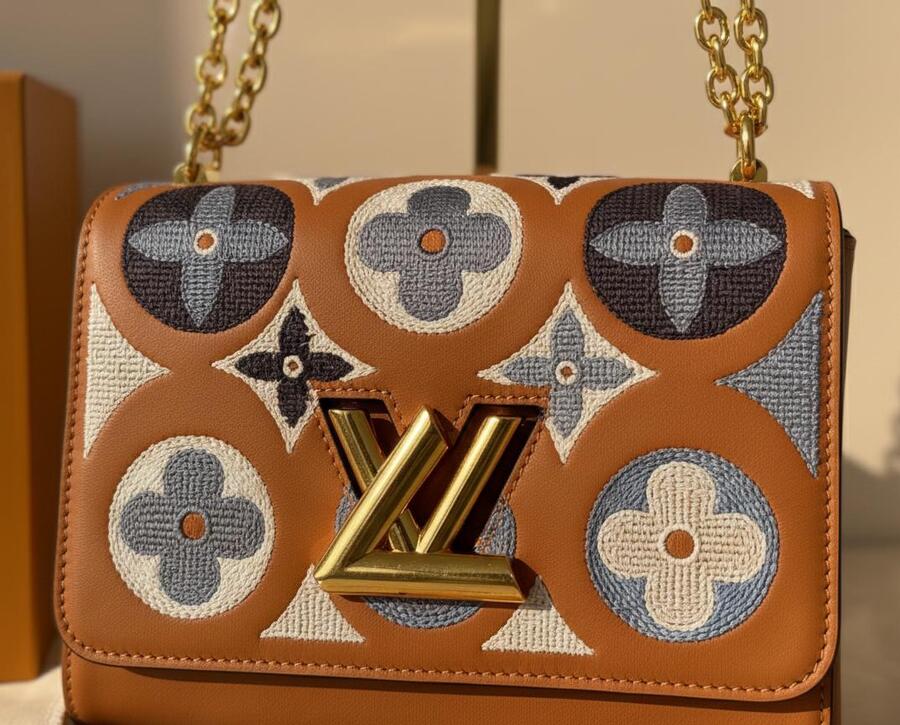 شنط Lv نخب حجم القاعدة 22سم