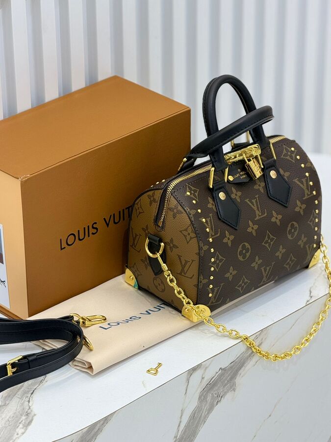 شنط Lv حجم القاعدة 20 سم