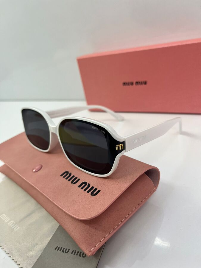 نظارة شمسية من miu miu