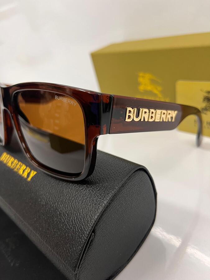 نظارة شمسية من BURBERRY