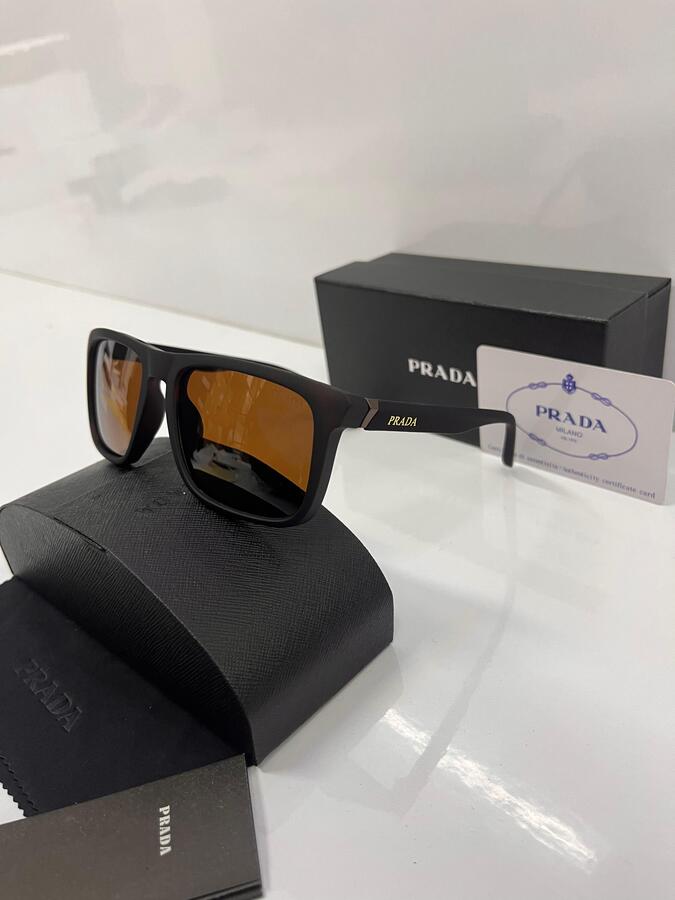 نظارة شمسية من PRADA