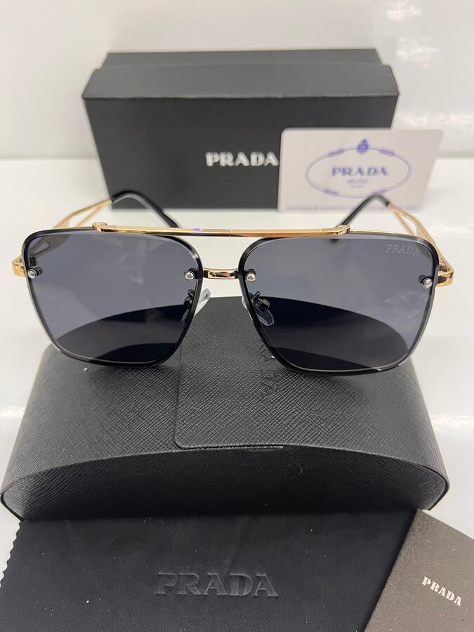 نظارة شمسية من PRADA
