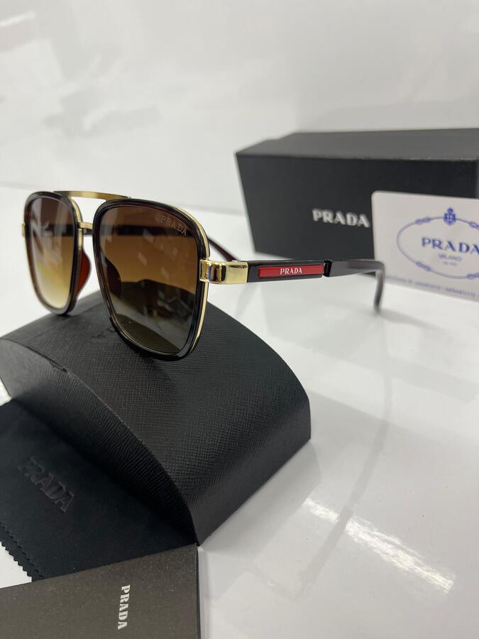 نظارة شمسية من PRADA