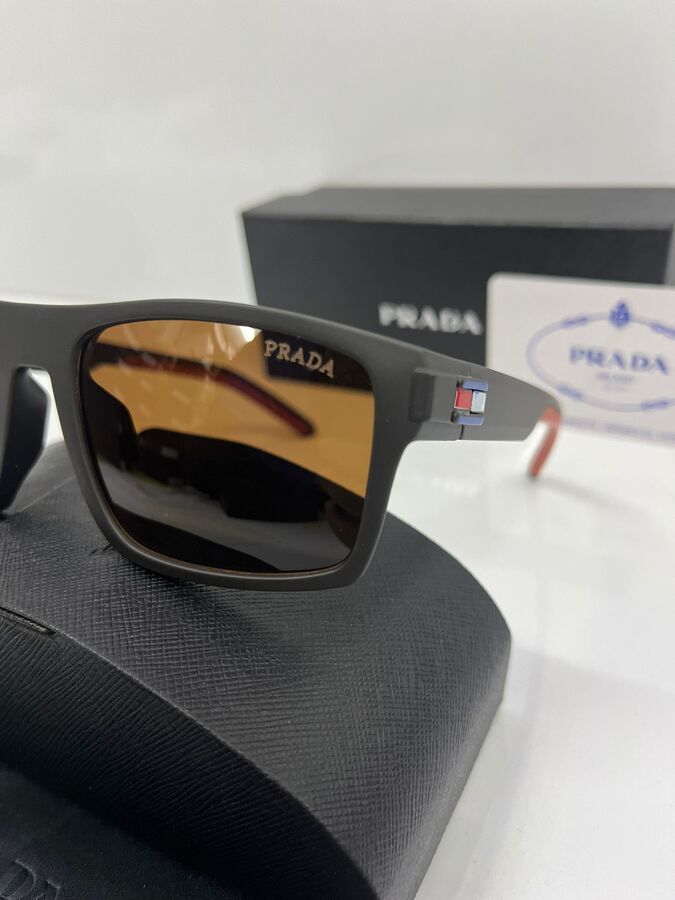 نظارة شمسية من PRADA