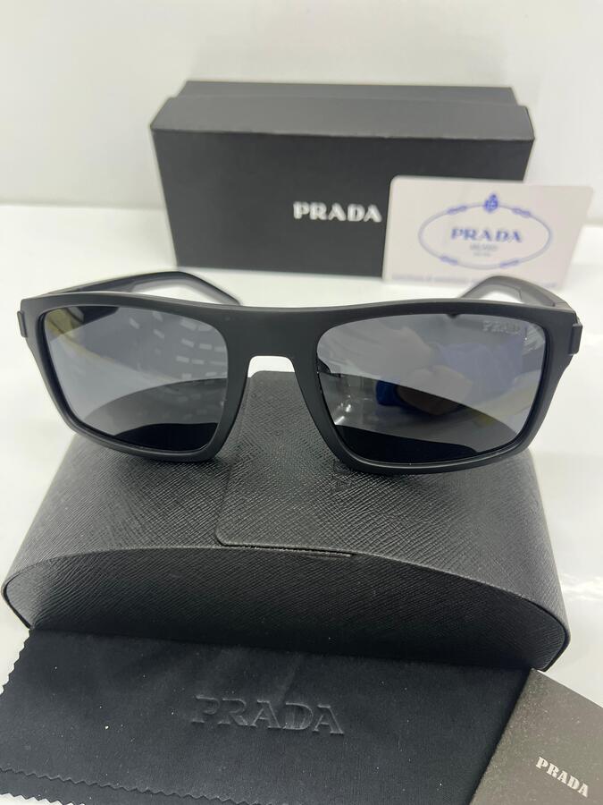 نظارة شمسية من PRADA