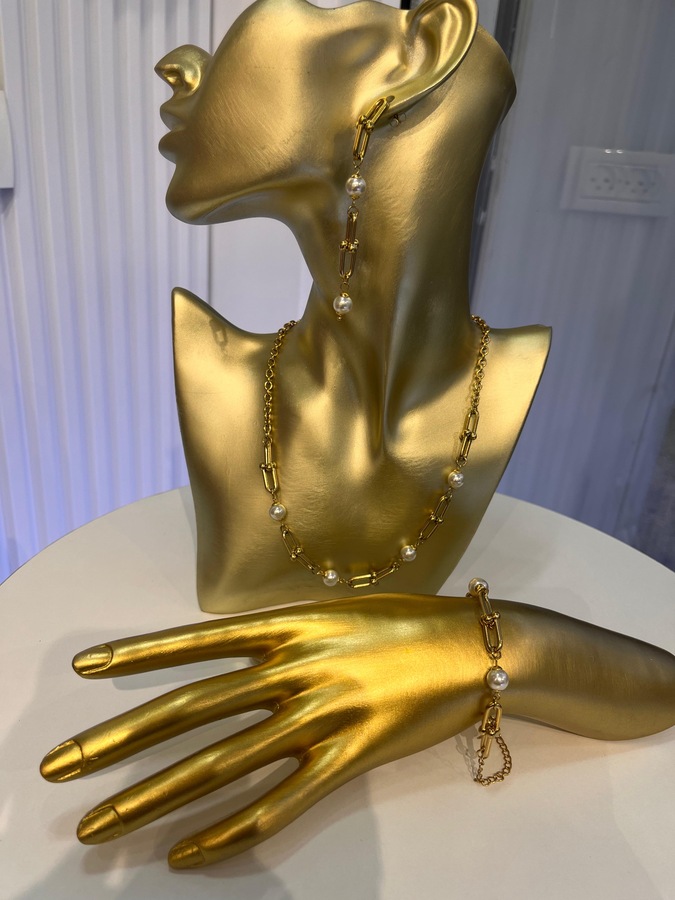 طقم اكسسوارات ذهبي