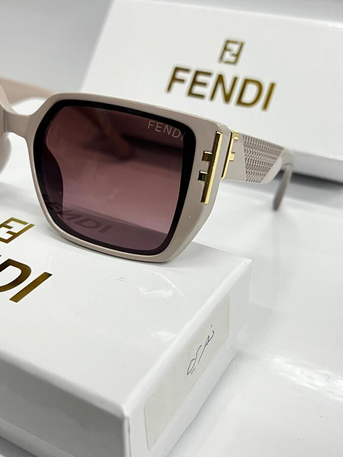 نظارة FENDI